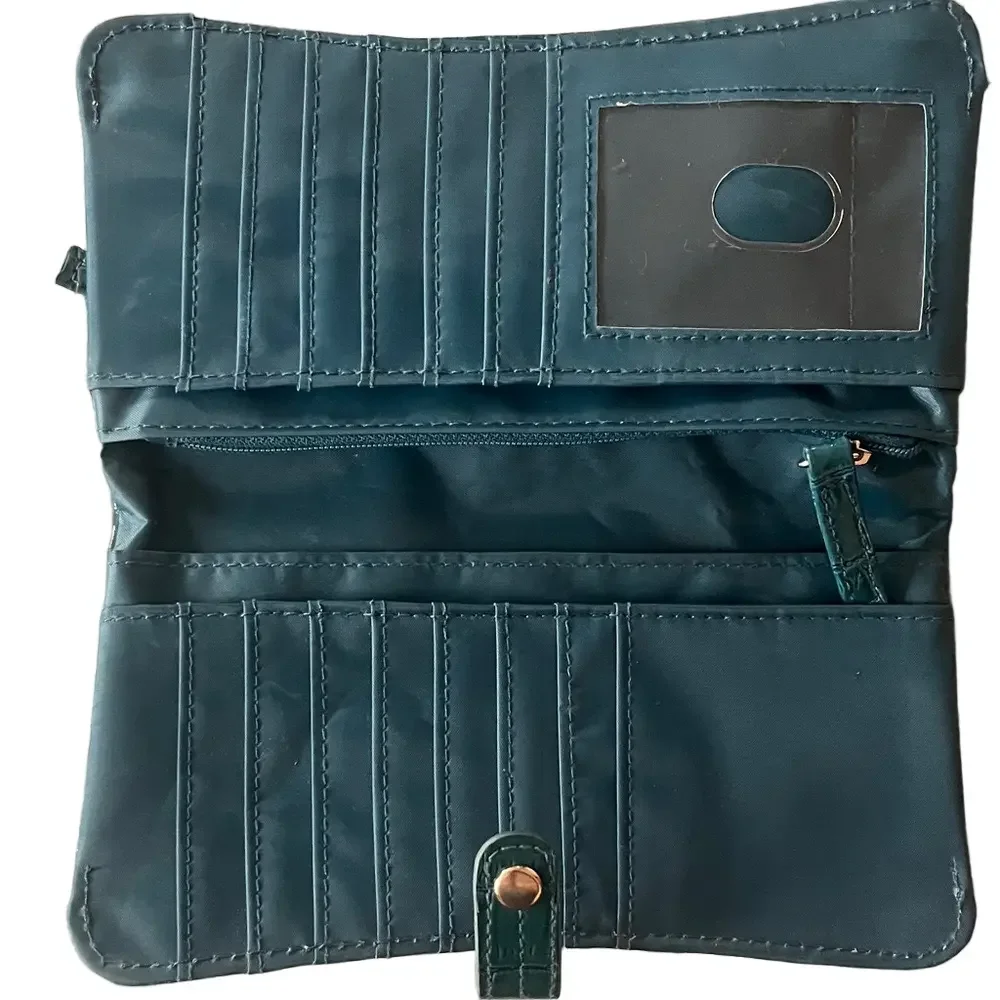 N/A teal wallet design